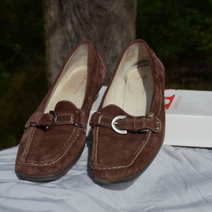 Anne Klein brown suede moccasin driving shoes